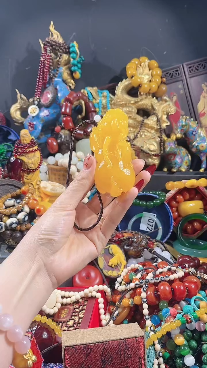 【闪购商品】蜜蜡颈饰未镶嵌【闪购商品】黄色貔貅蜜蜡把件50