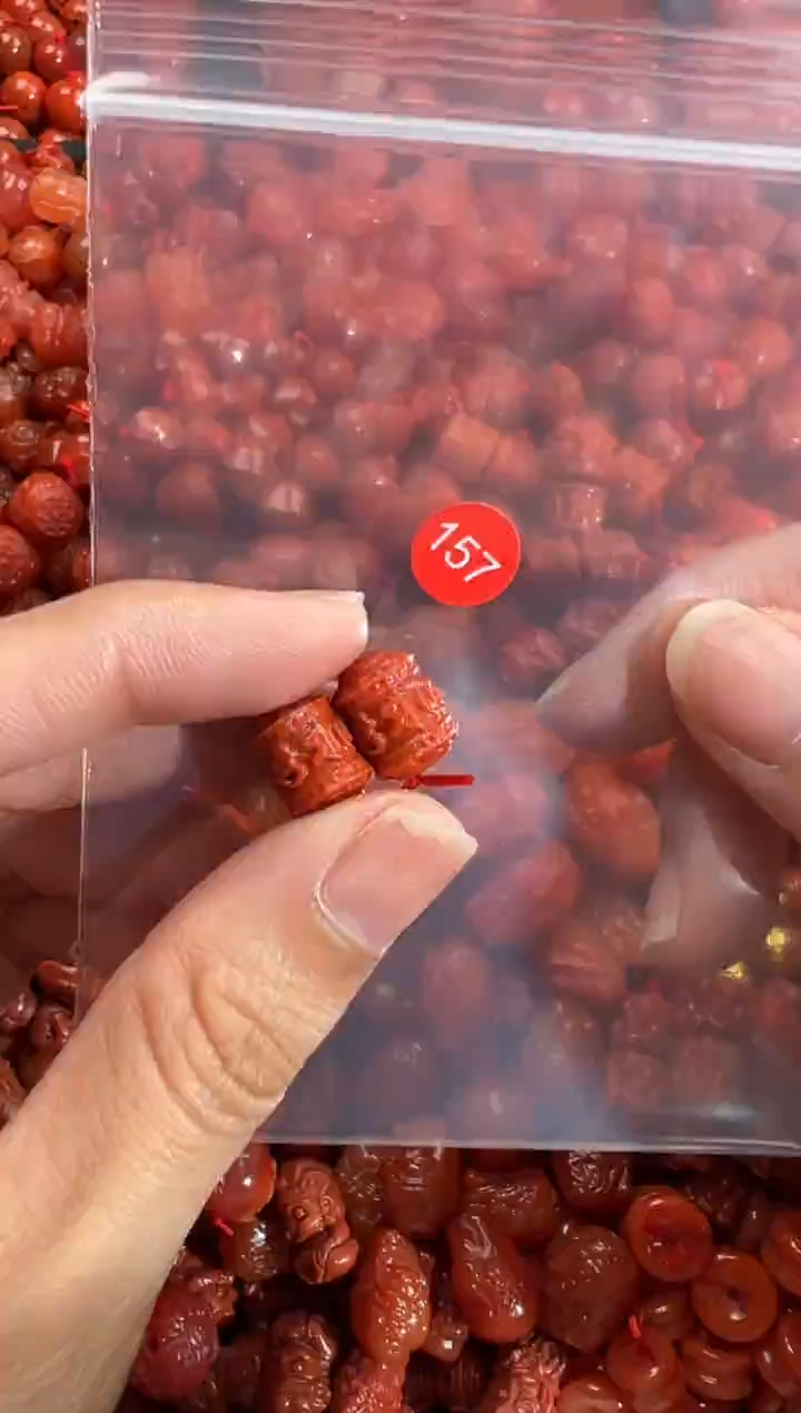 南红玛瑙未镶嵌颈饰1