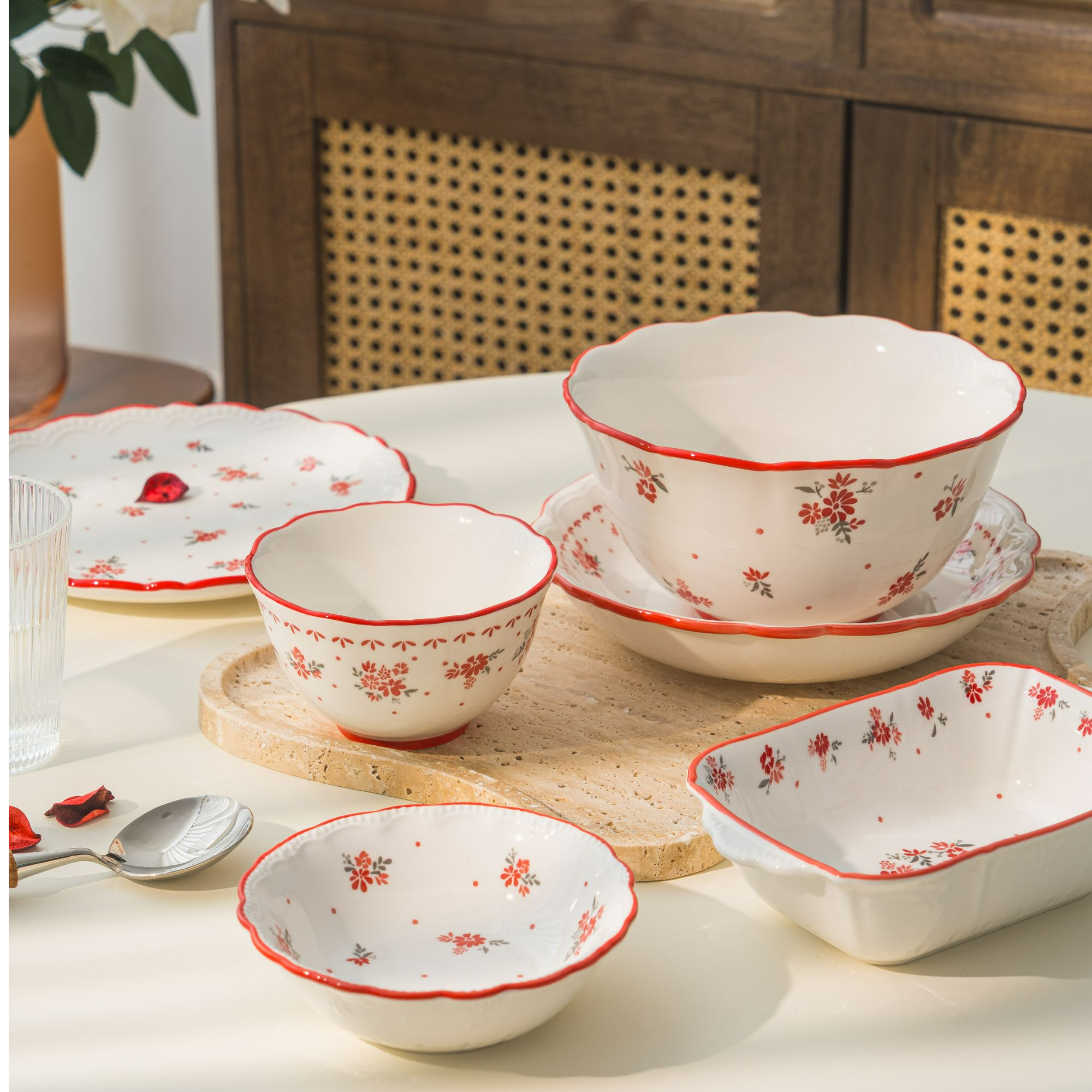 出口韩国小红花釉下彩可爱清新浮雕餐具