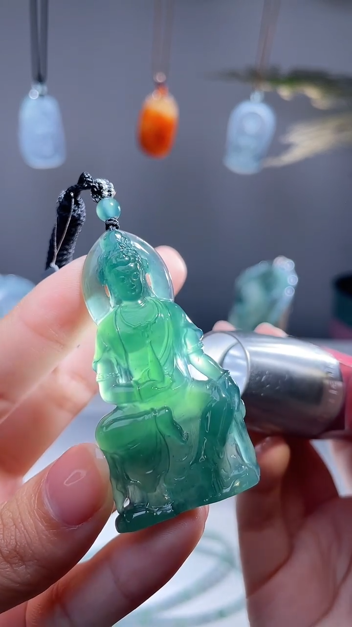 颈饰未镶嵌翡翠观音自在