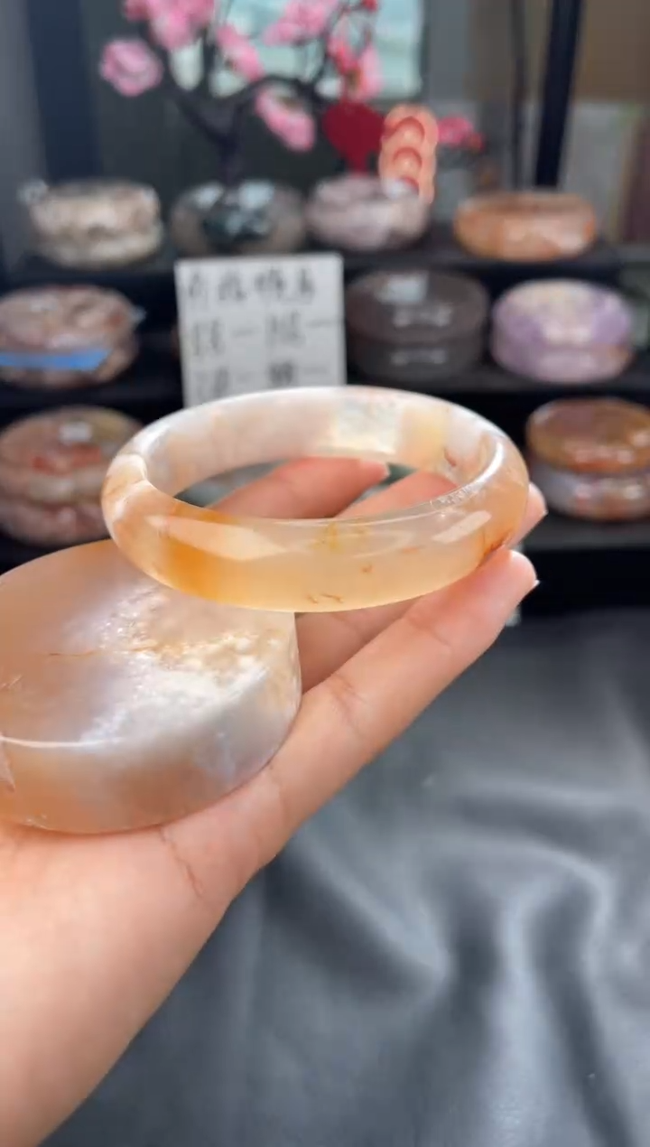 【闪购商品】石英质玉手镯未镶嵌57