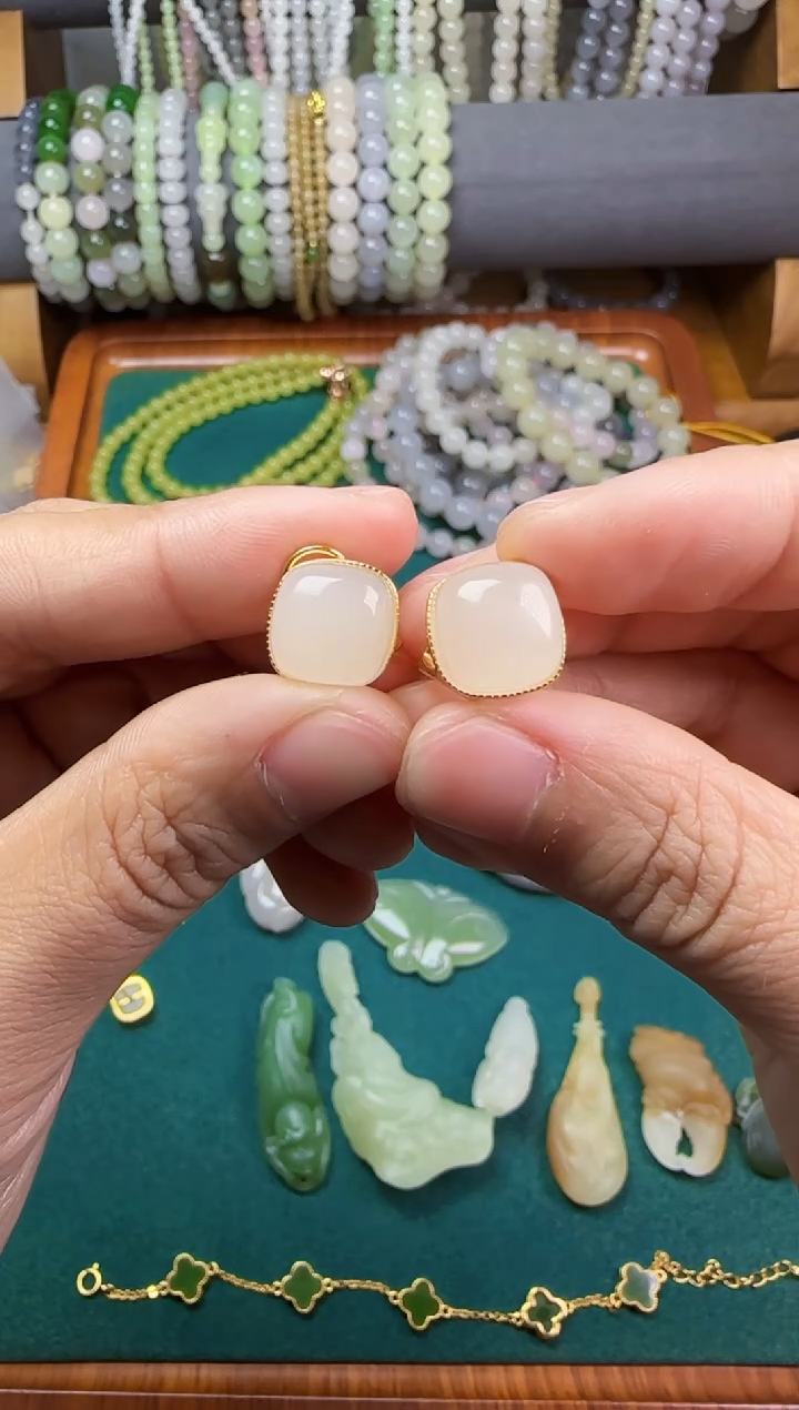 【闪购商品】和田玉无银S925镶嵌耳钉一对