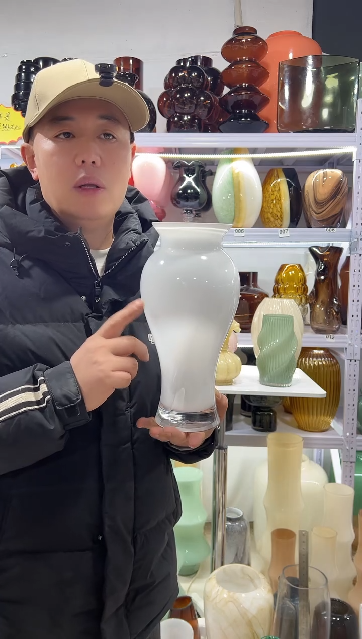 白色美人瓶微瑕介意勿拍