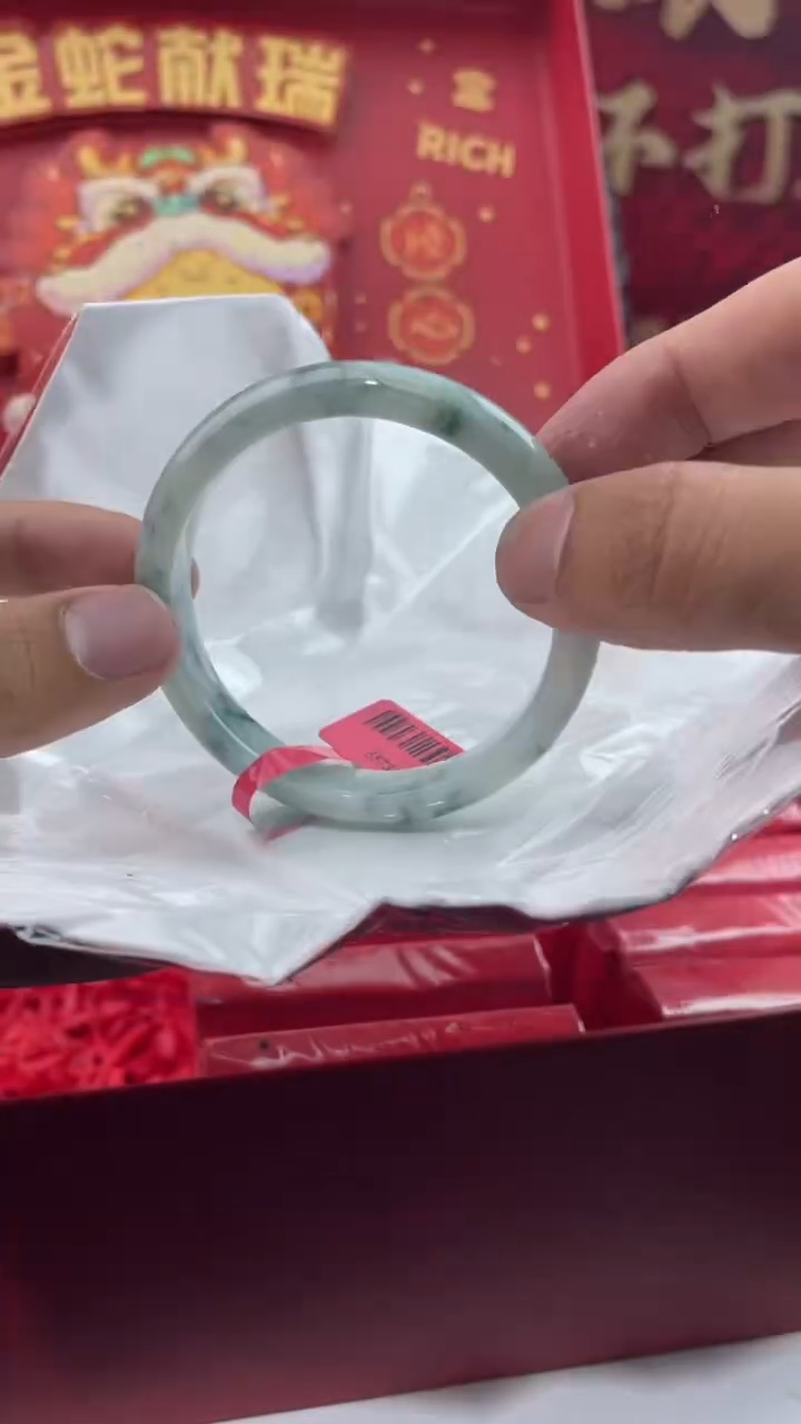 【闪购商品】翡翠手镯未镶嵌18翡翠手镯