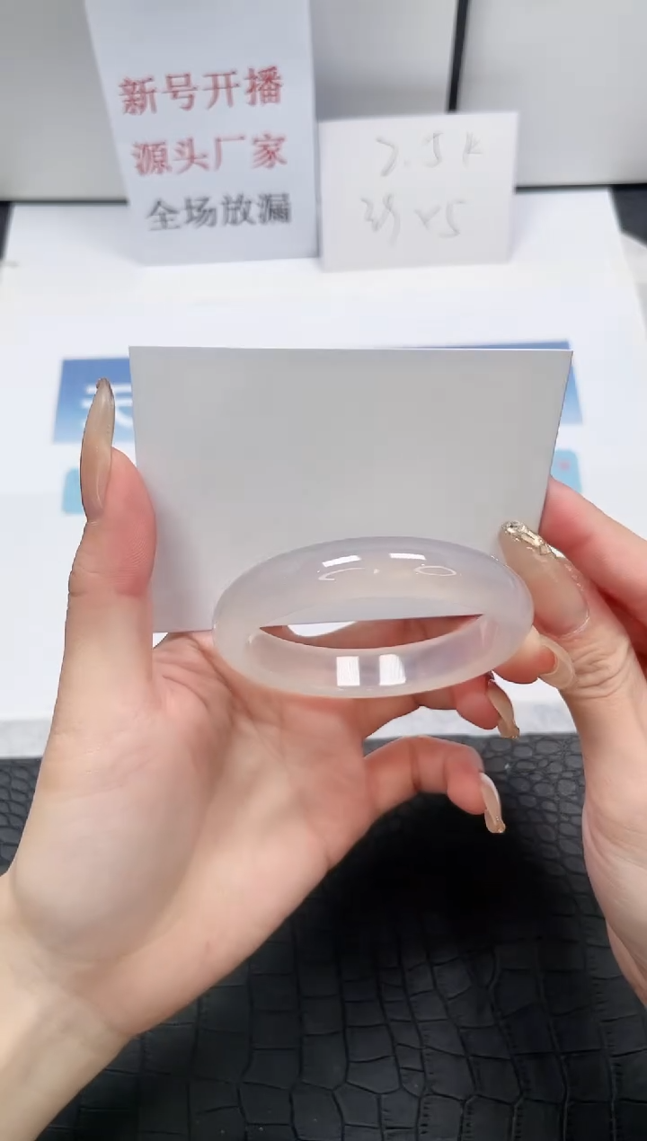 【闪购商品】石英质玉手镯未镶嵌M35-55.8