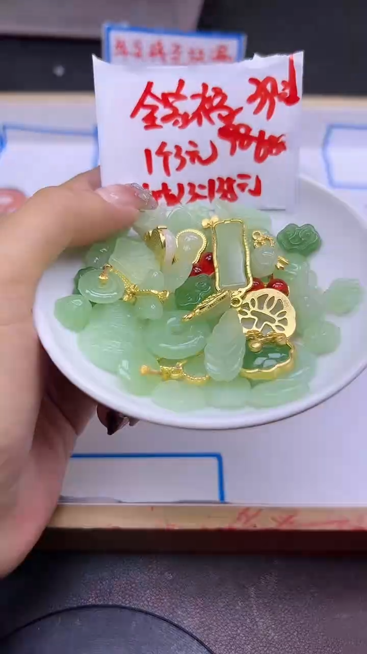 【闪购商品】和田玉配饰未镶嵌配件全家福一袋