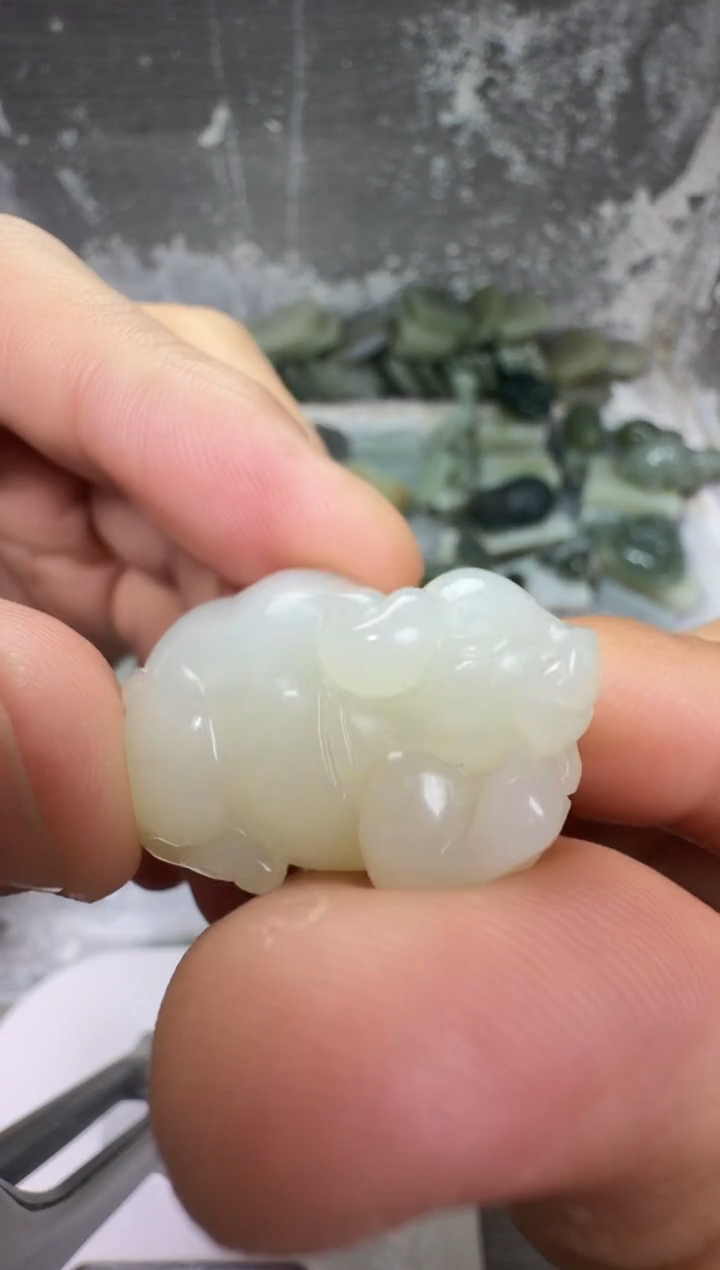 颈饰未镶嵌和田玉牛