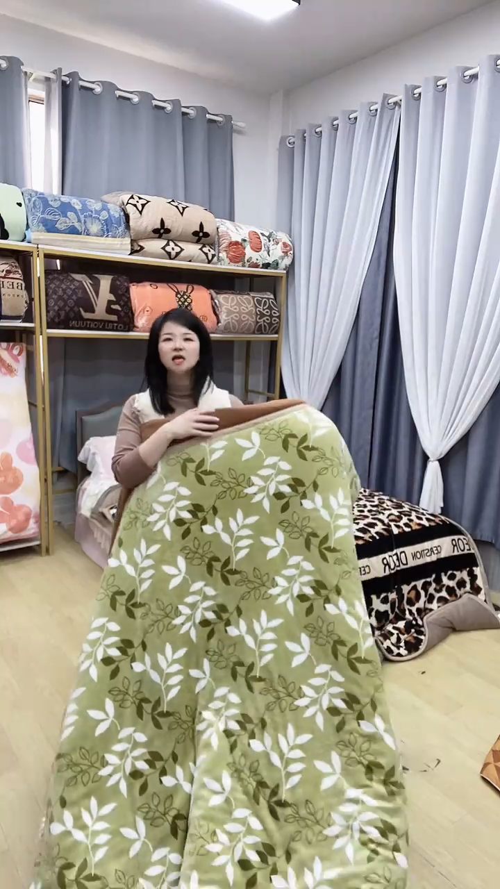 牛奶绒200*230绿叶被子