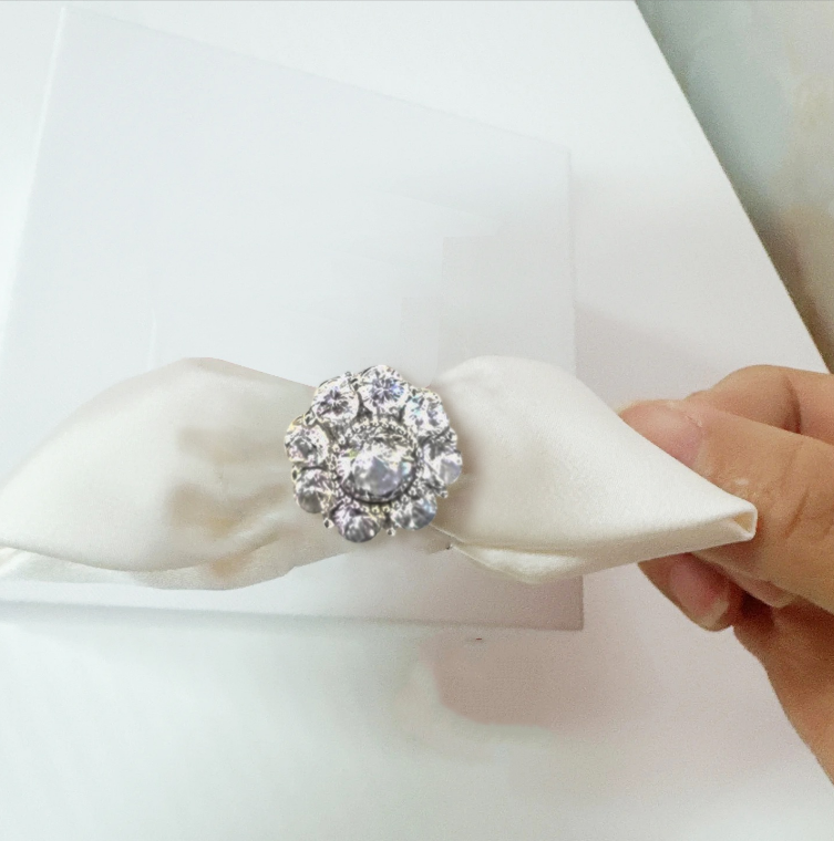 LIULIU（珠光宝气）缎面蝴蝶结钻扣兔耳朵发夹高级感发饰2025新款