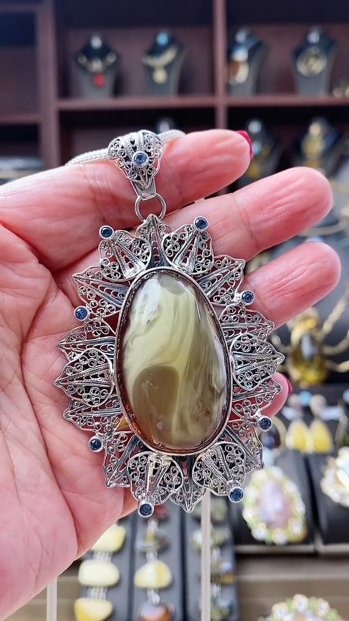 【闪购商品】琥珀颈饰银S925镶嵌吊坠