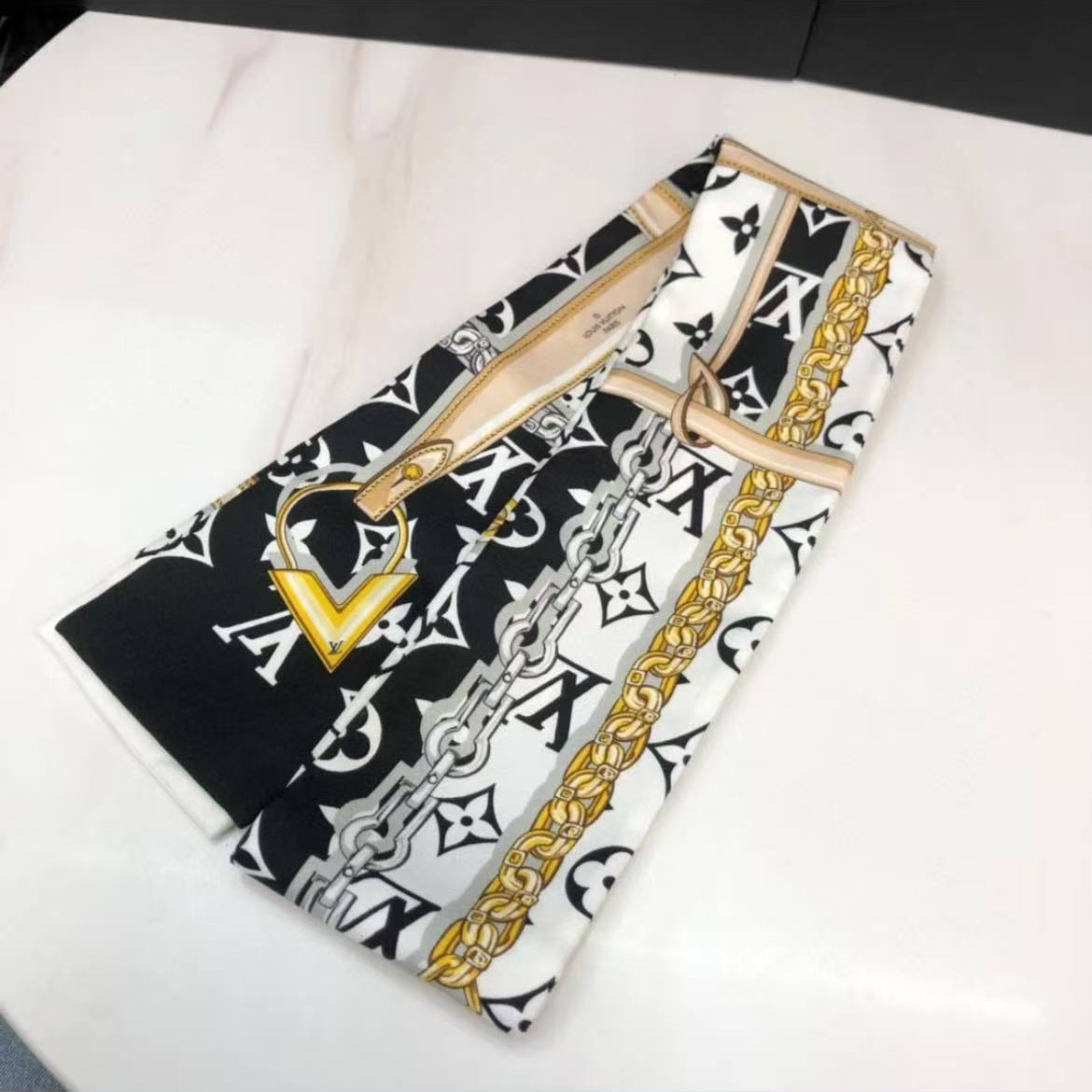 99新 LouisVuitton/路易威登 7姐专场/黑白老花 twilly 丝巾 