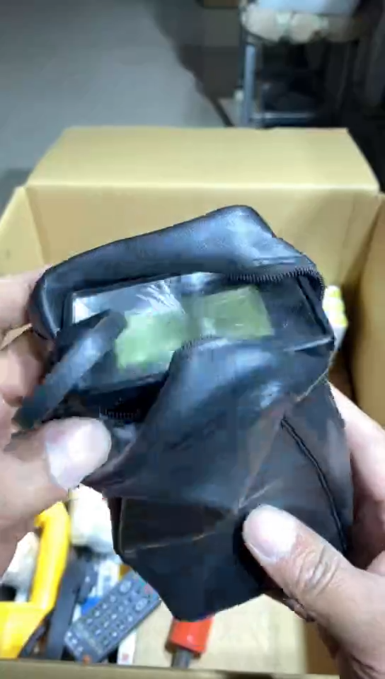 8新中古商品，瑕疵品，不保好坏。641