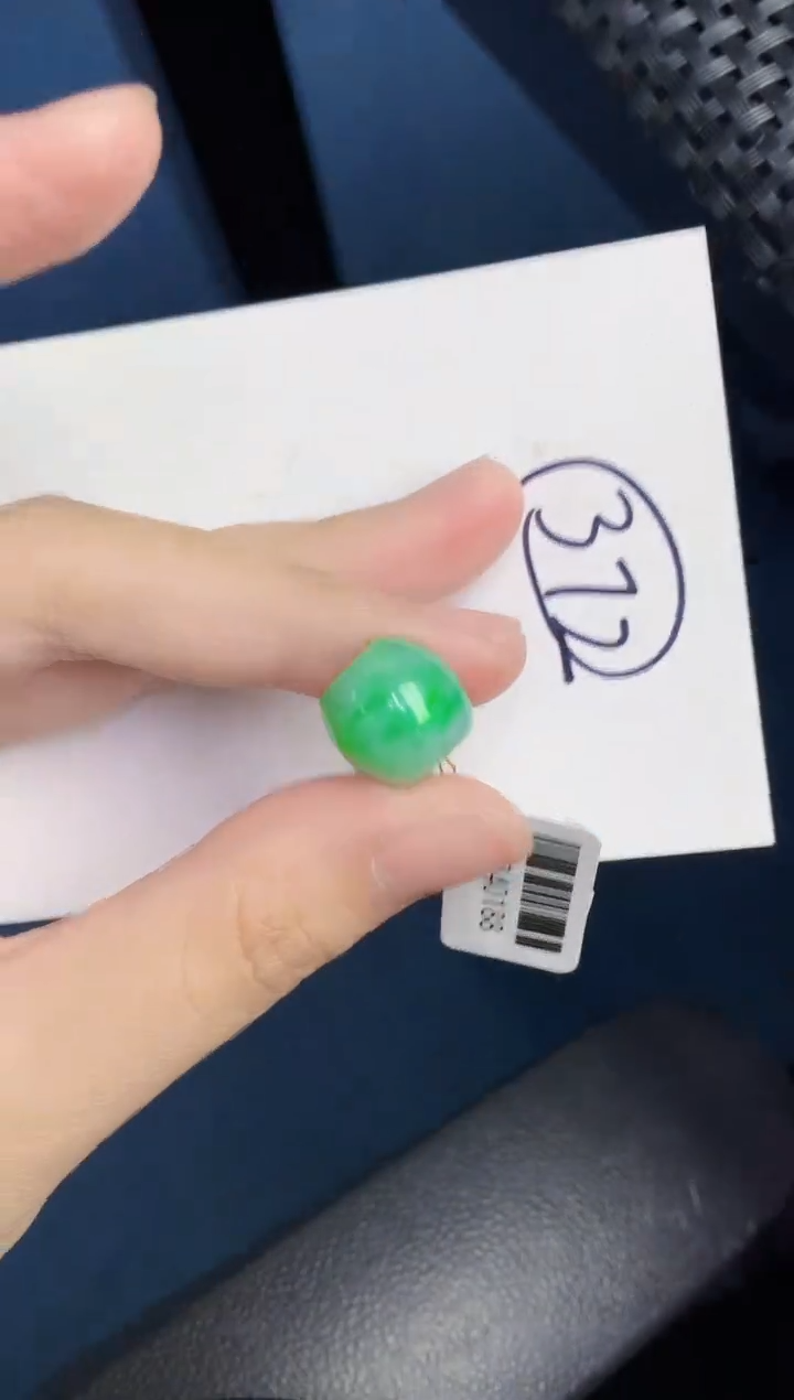 翡翠未镶嵌颈饰000000000