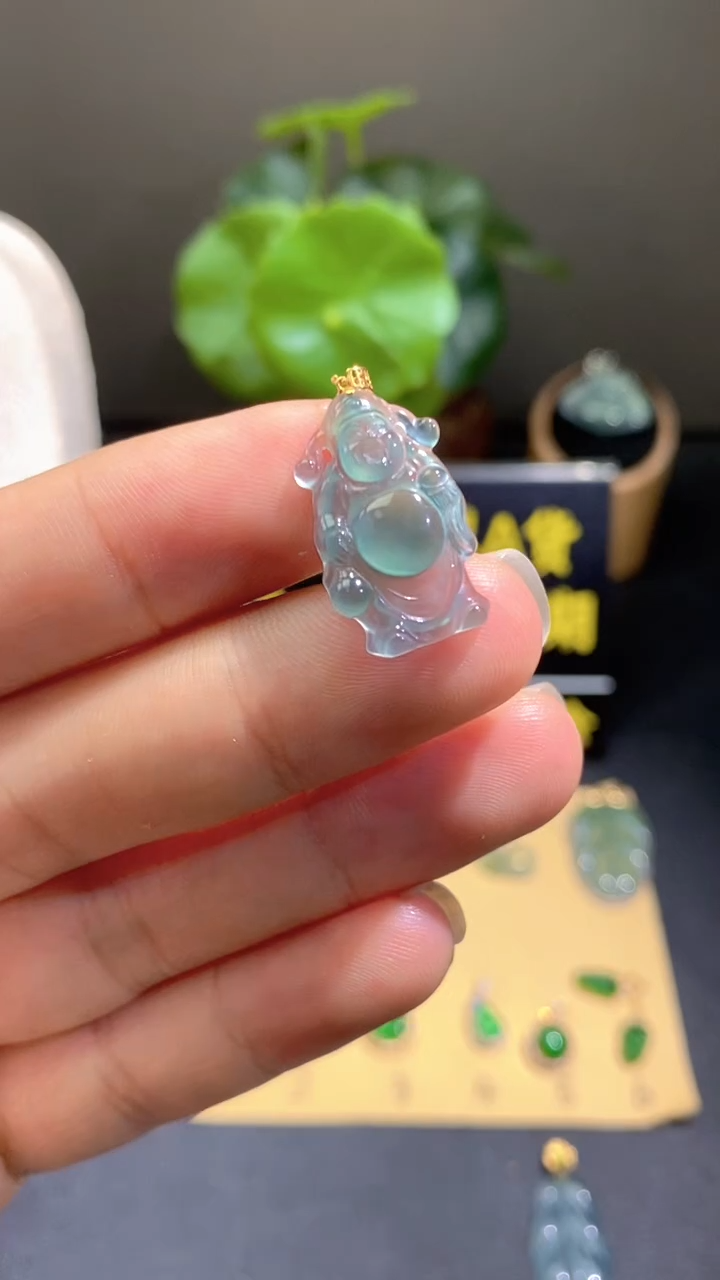 颈饰18K金镶嵌翡翠翡翠A货
