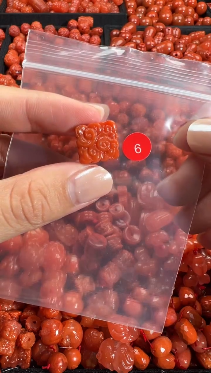 颈饰未镶嵌南红玛瑙1