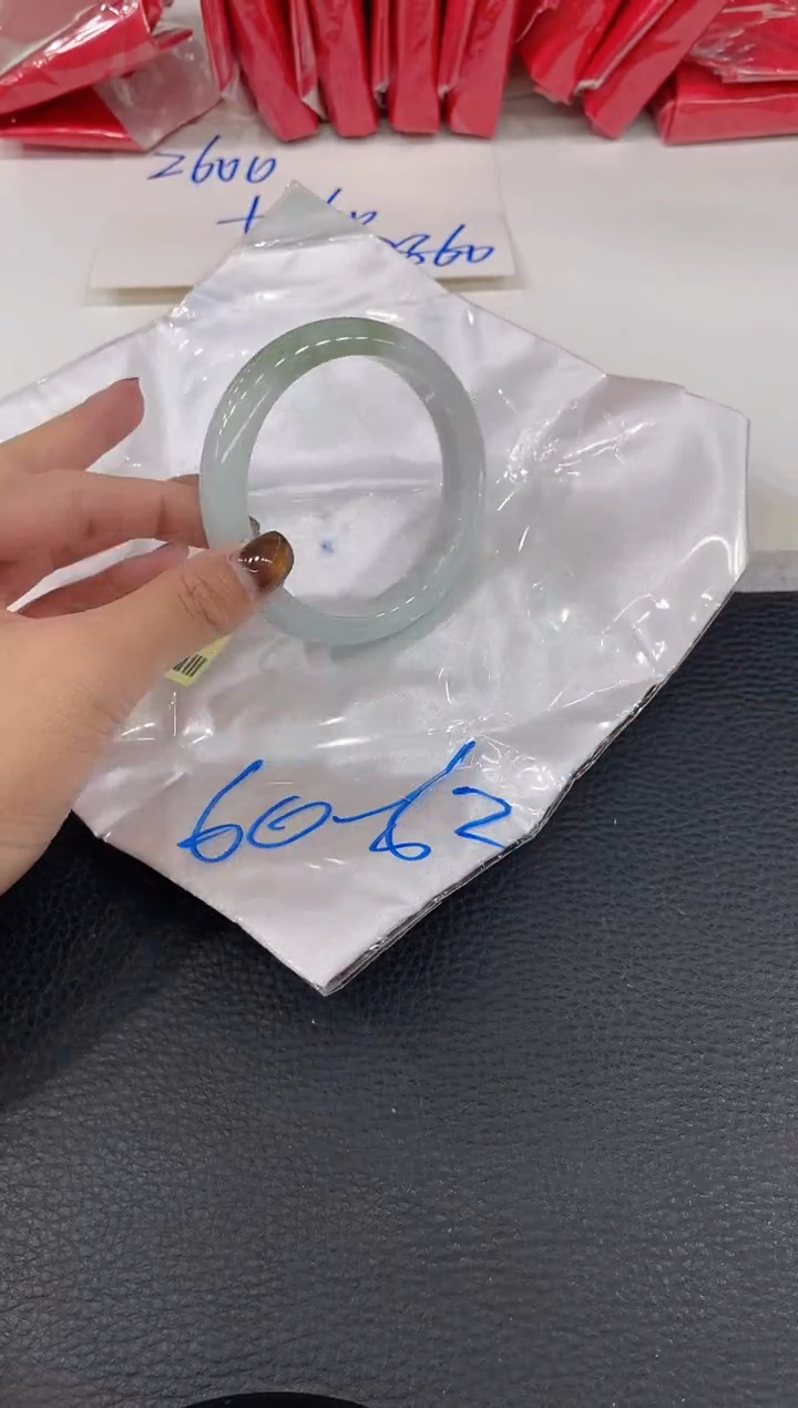 【闪购商品】翡翠手镯未镶嵌手镯