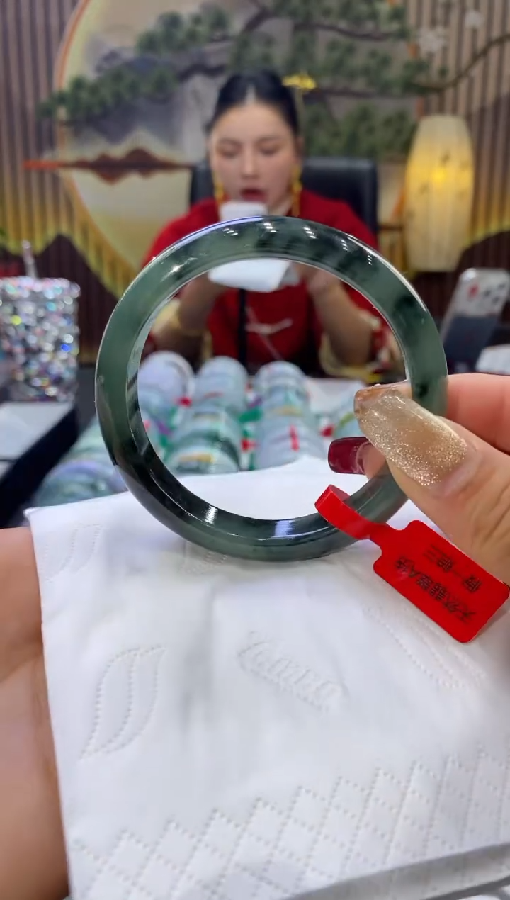 【闪购商品】翡翠手镯未镶嵌多人08547