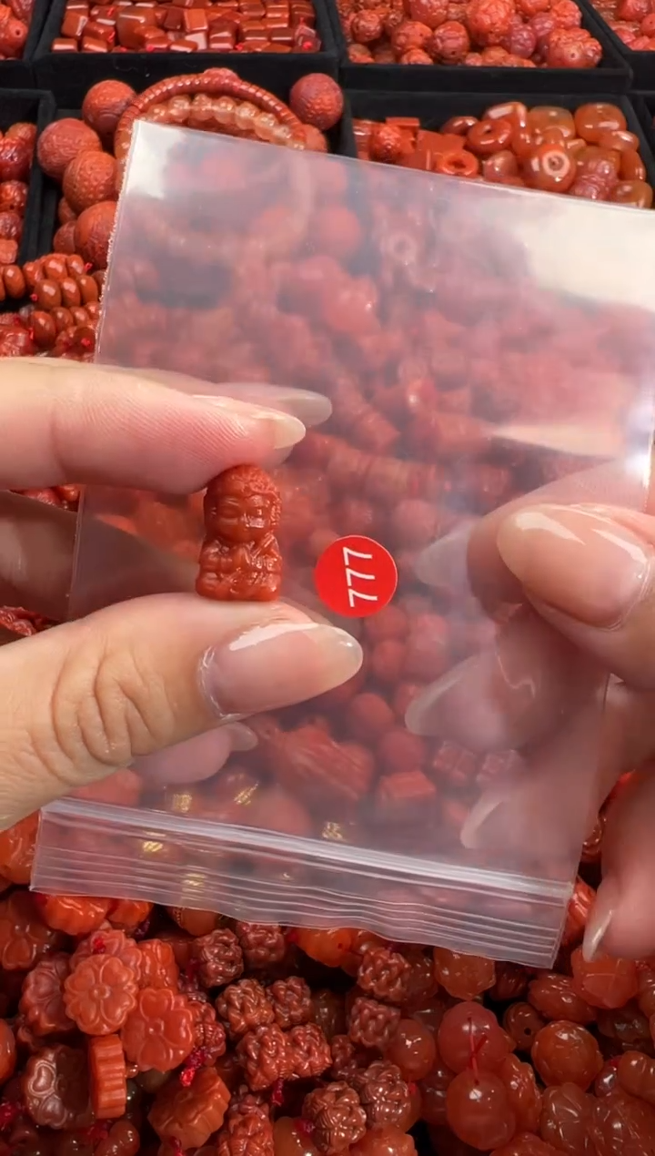 南红玛瑙未镶嵌颈饰1