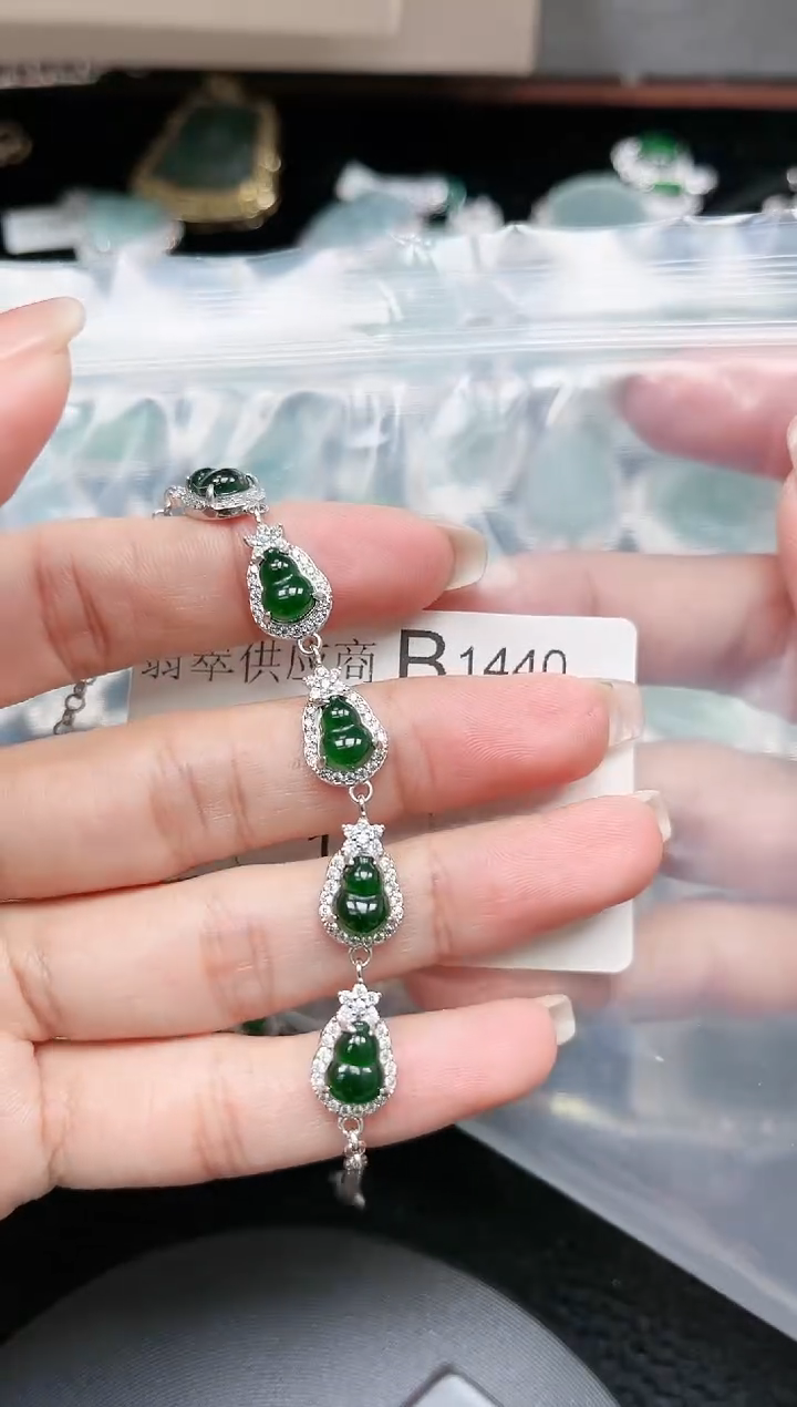 【闪购商品】翡翠颈饰未镶嵌1440赠皮绳