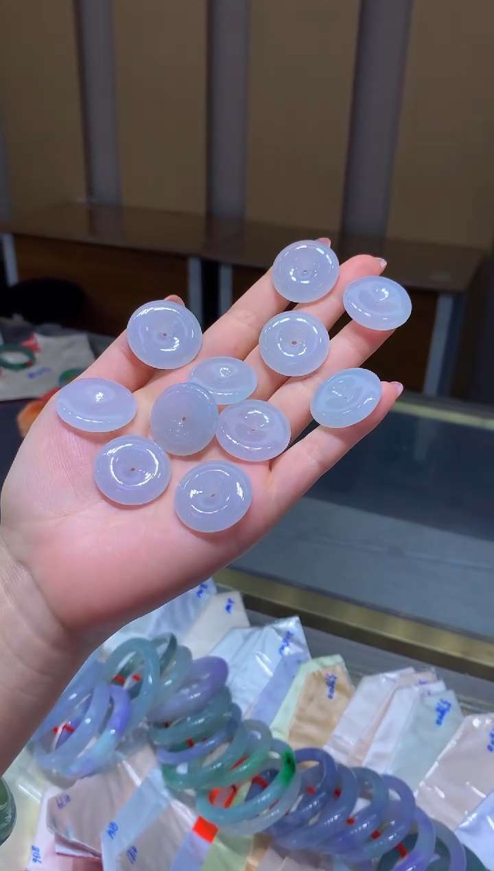 翡翠未镶嵌吊坠(不含链)01 翡翠平安扣多样性发货其一