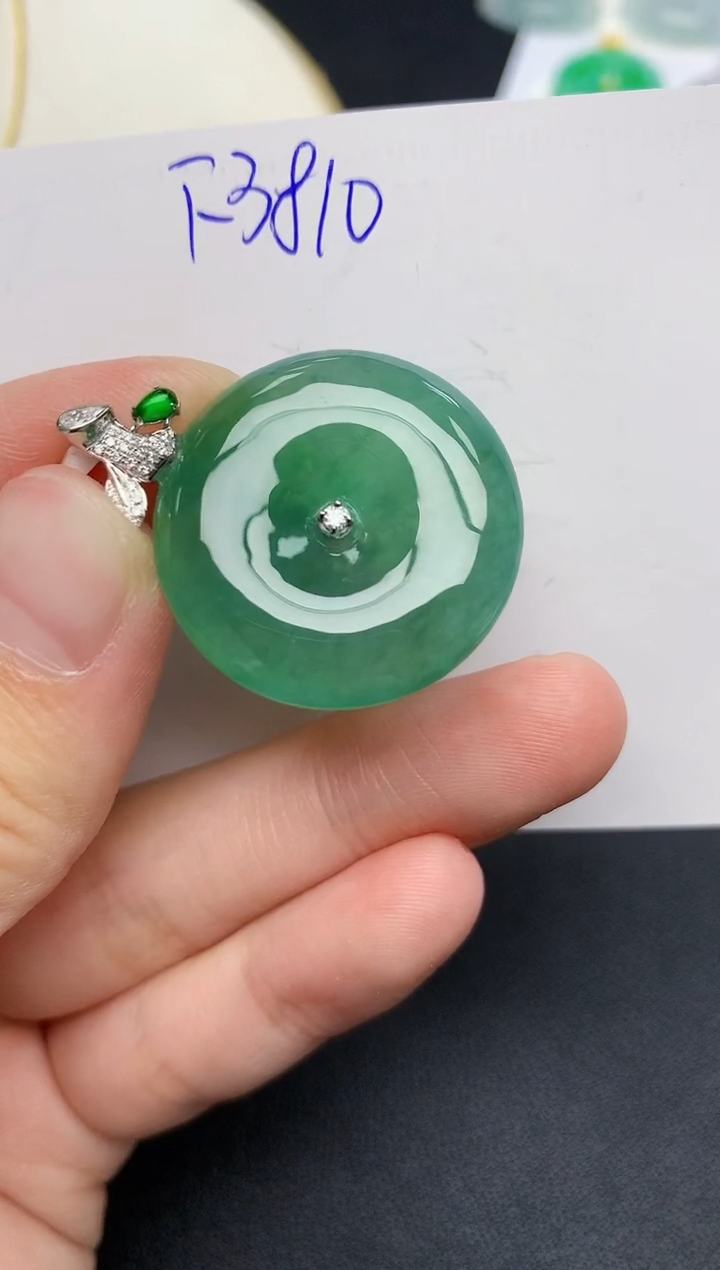 颈饰18K金镶嵌翡翠 天然缅甸A货翡翠百元以上9元证书费自理