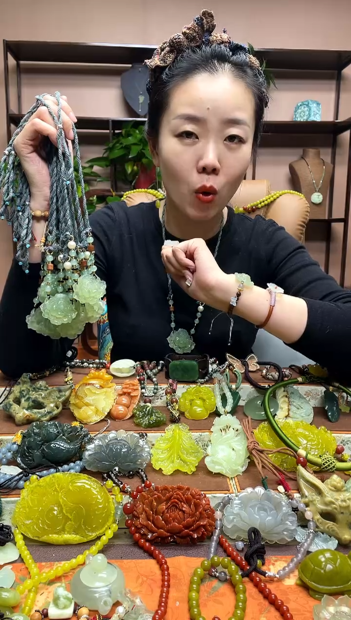 未镶嵌岫玉吊坠多样性发货发其中之一