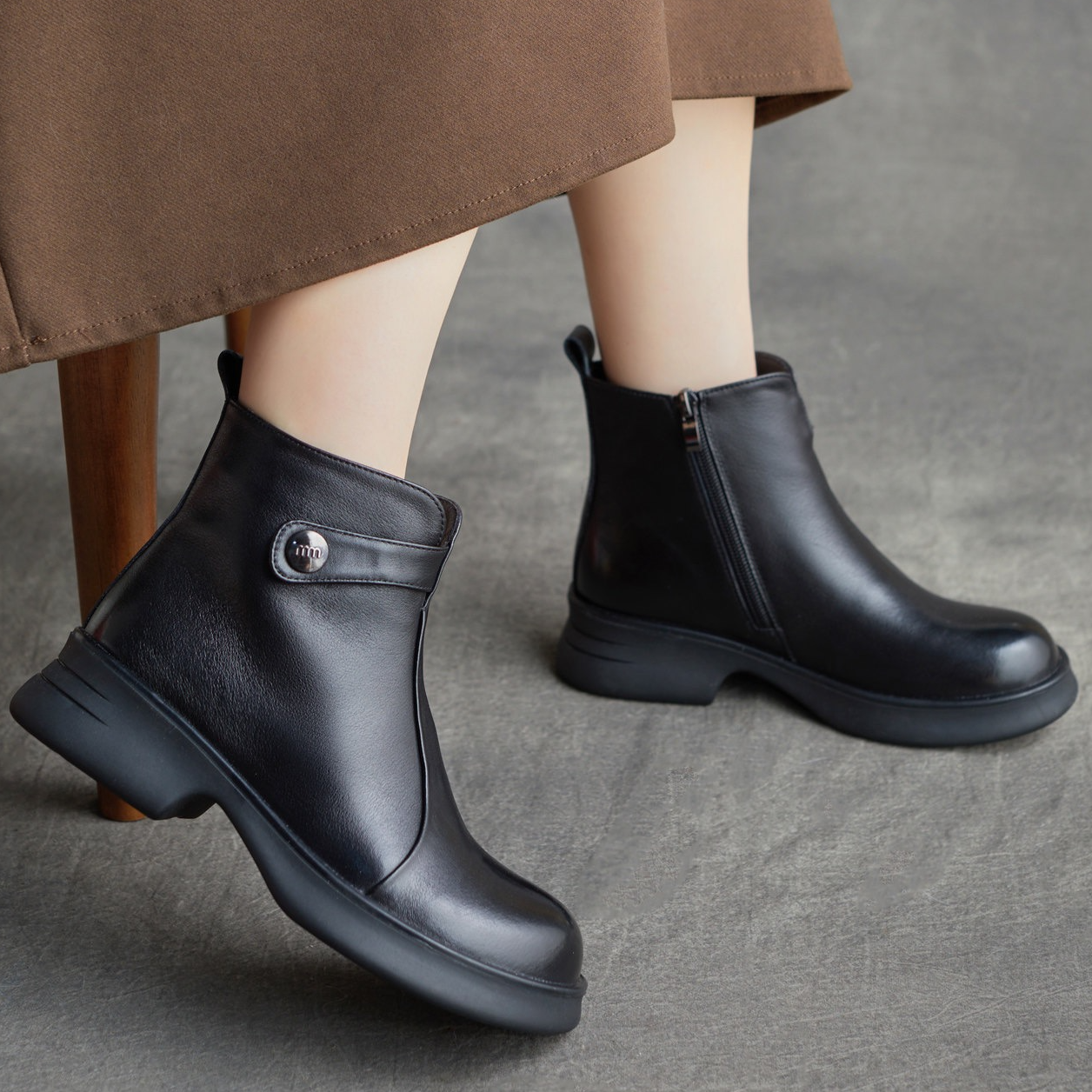 新款牛皮加棉妈妈鞋短靴5615黑色