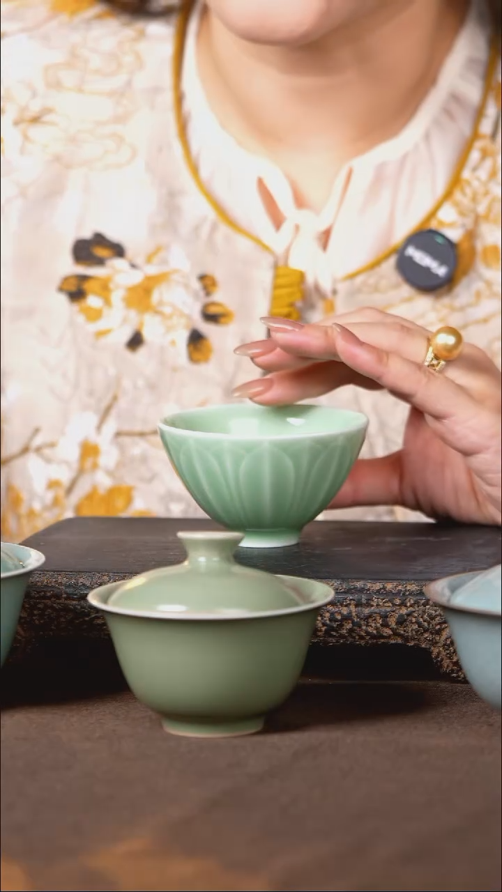 梅子青蕉叶纹品茗杯