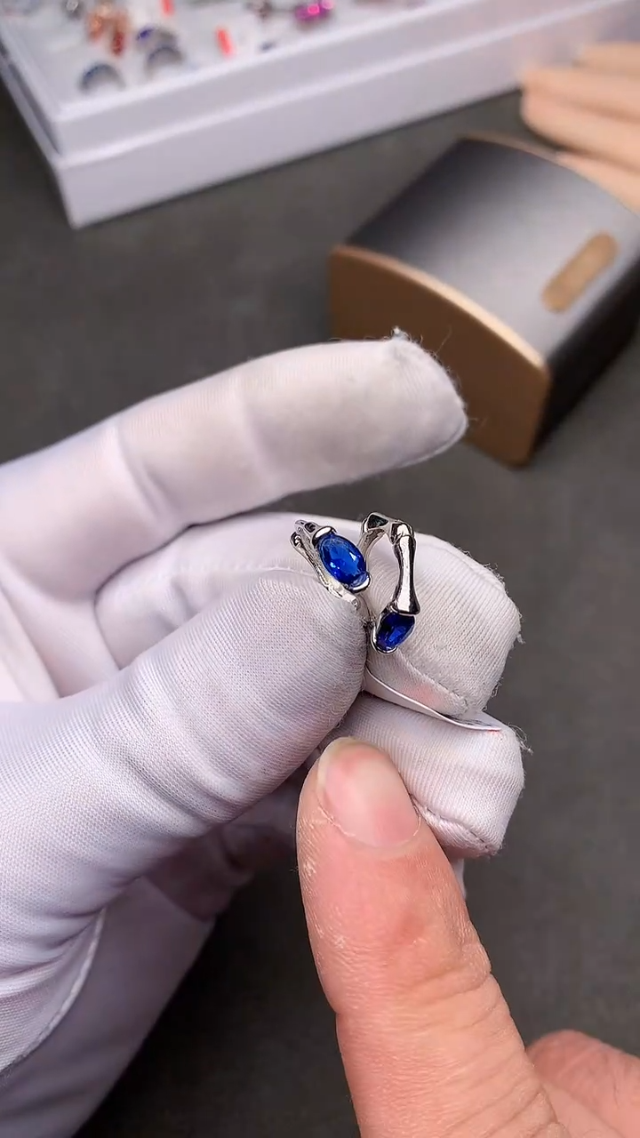 【闪购商品】蓝宝石耳饰银S925镶嵌....