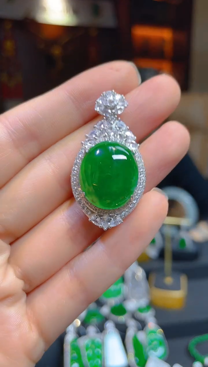 【闪购商品】翡翠颈饰银S925镶嵌118480天然A货翡翠蛋面