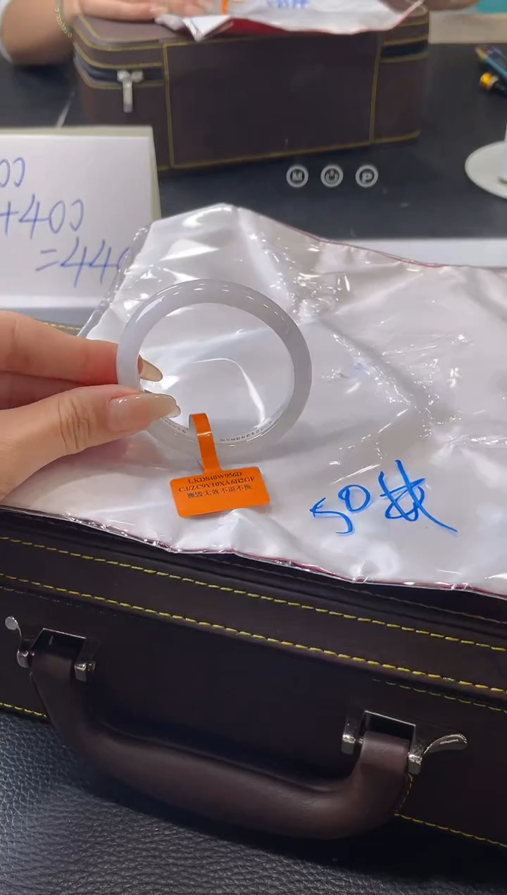 【闪购商品】翡翠手镯未镶嵌手镯