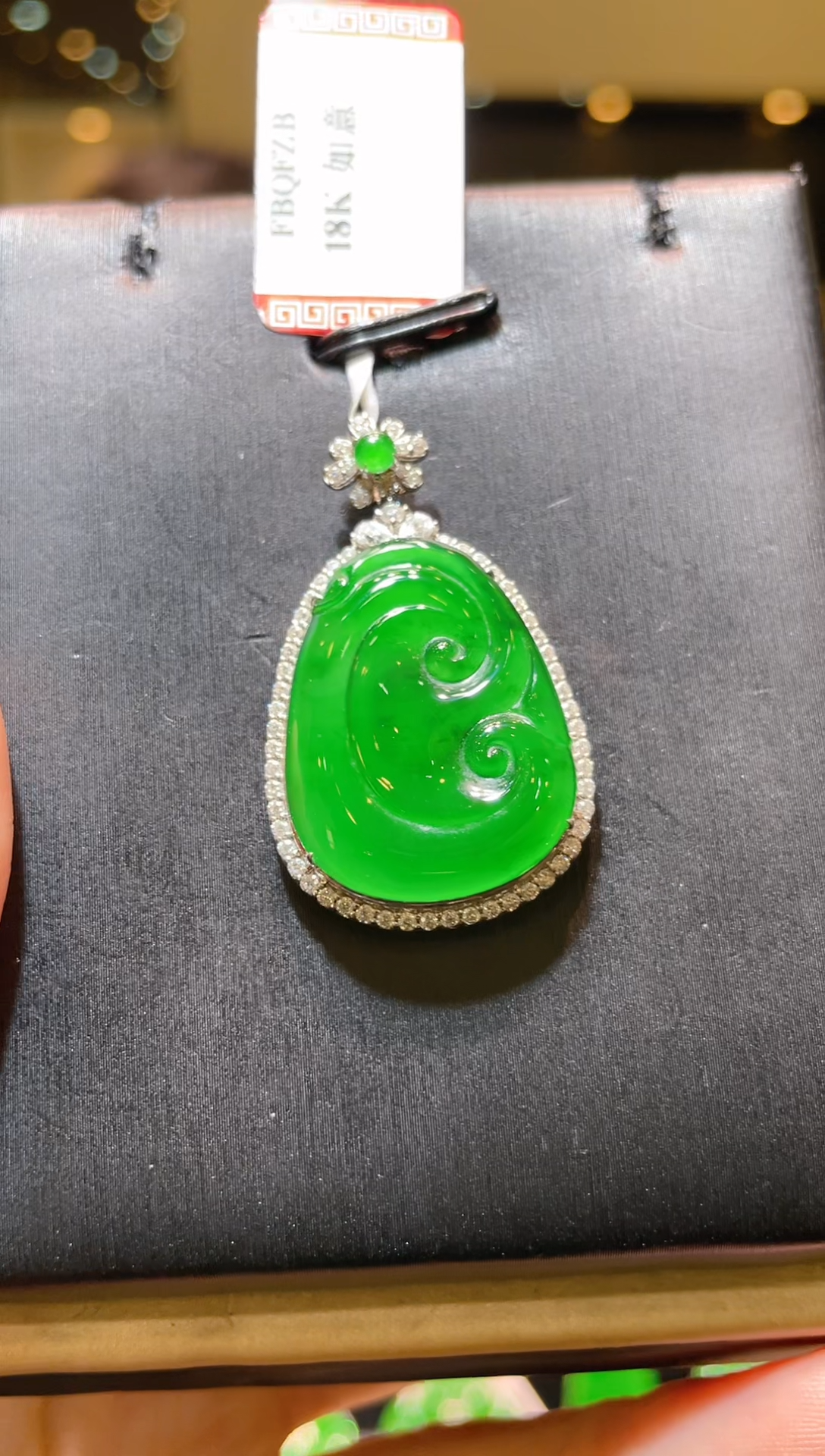 【闪购商品】翡翠吊坠(赠链)18K金镶嵌A19