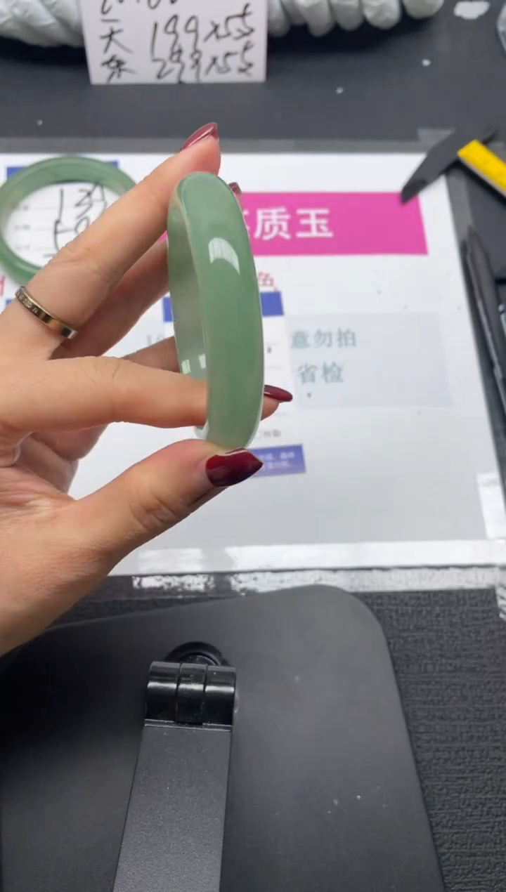 未镶嵌手镯石英质玉140-52