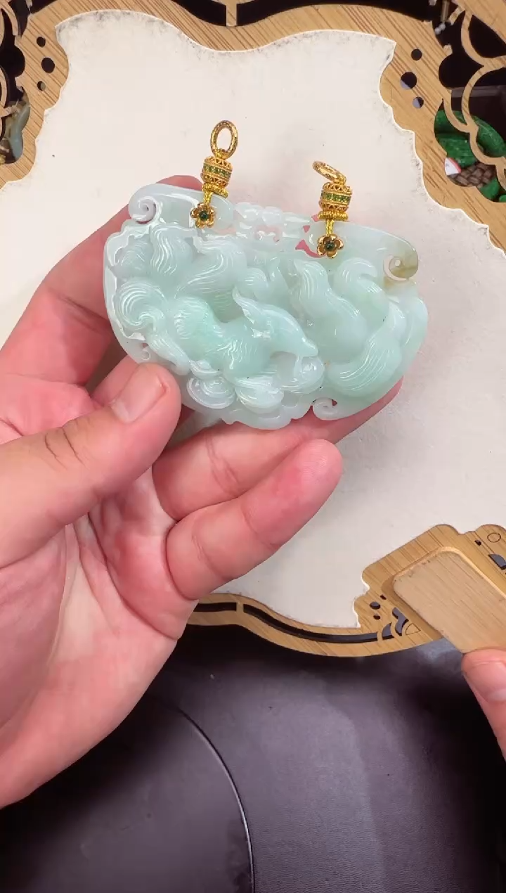 【闪购商品】翡翠颈饰未镶嵌牌子