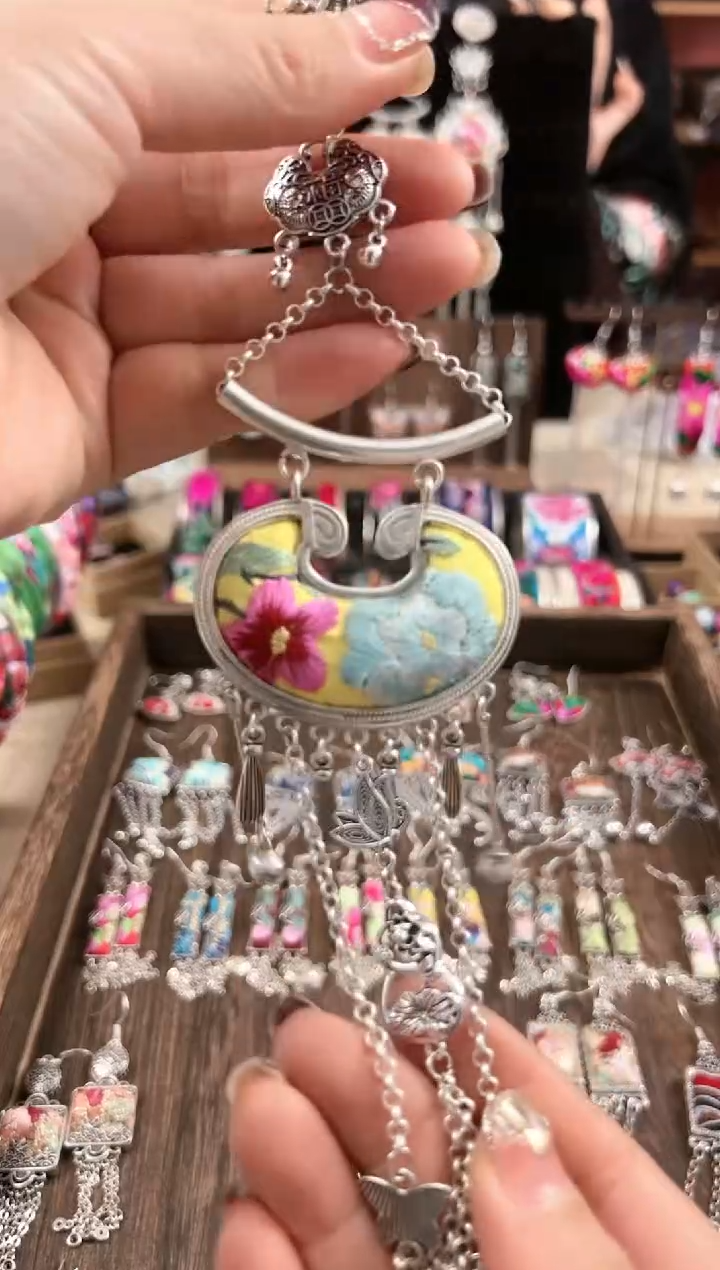 【闪购商品】织绣民族风老绣饰品137