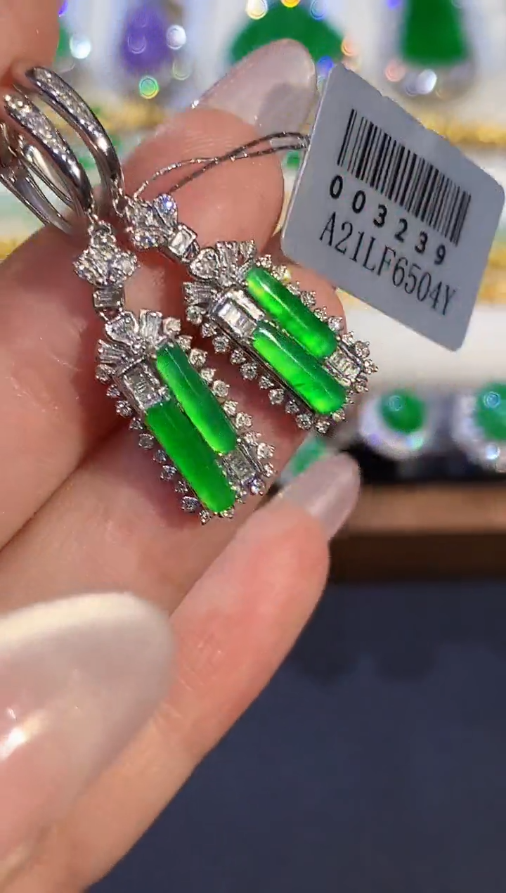 18K金镶嵌翡翠耳饰姐*多样性发其一