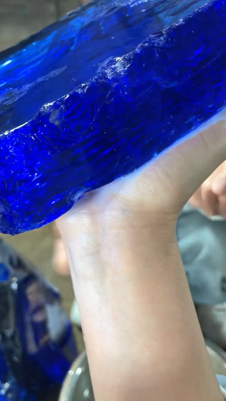 新疆五彩石原石摆件