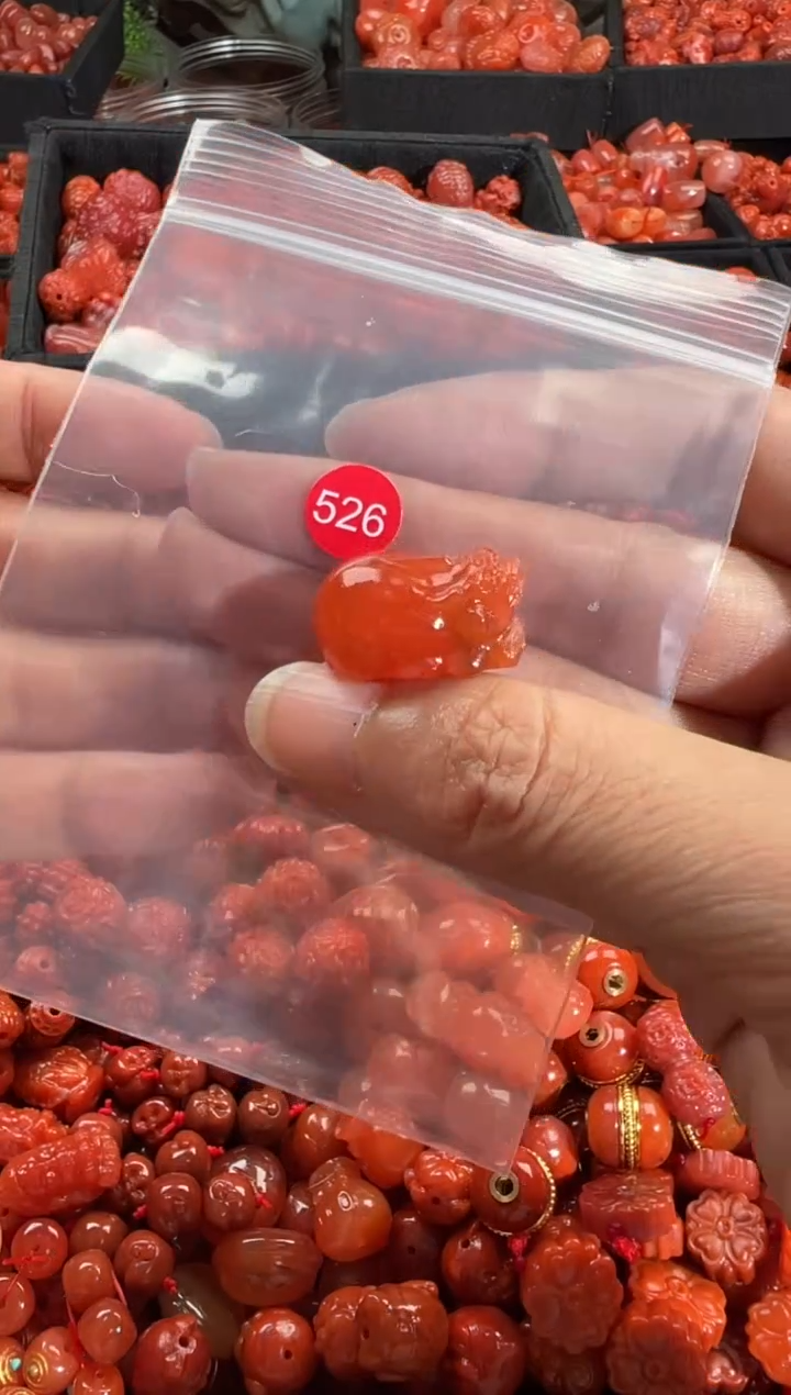 南红玛瑙未镶嵌颈饰1