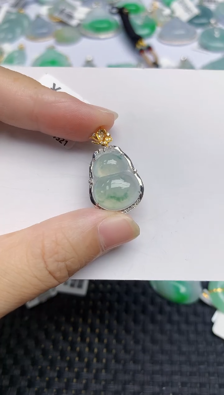 翡翠18K金镶嵌颈饰天然翡翠A货