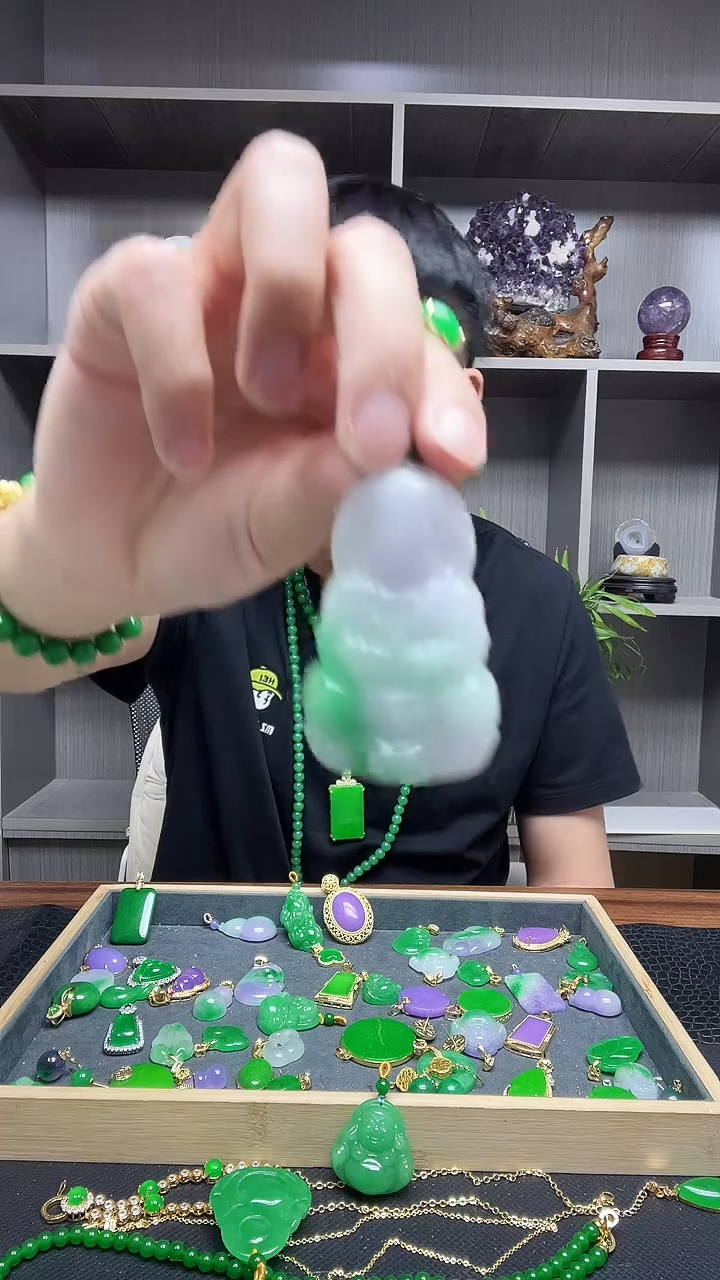 翡翠未镶嵌吊坠(赠链)吊坠