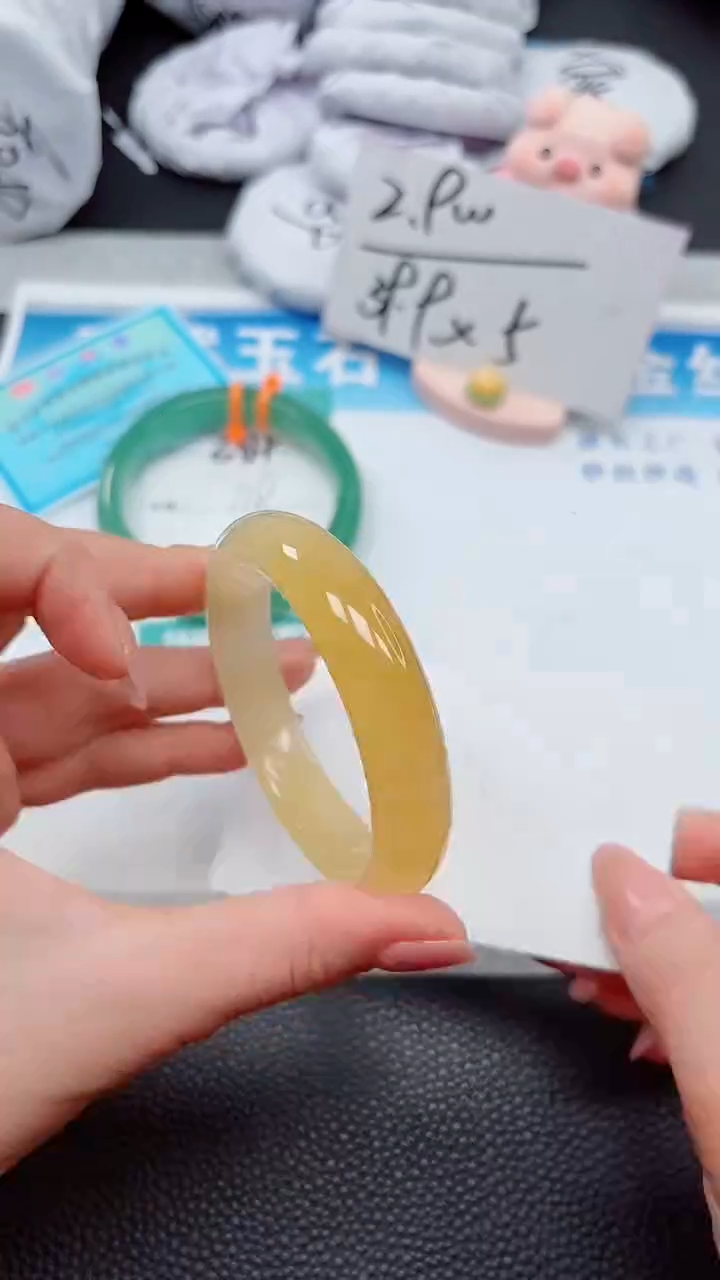 【闪购商品】石英质玉手镯未镶嵌365