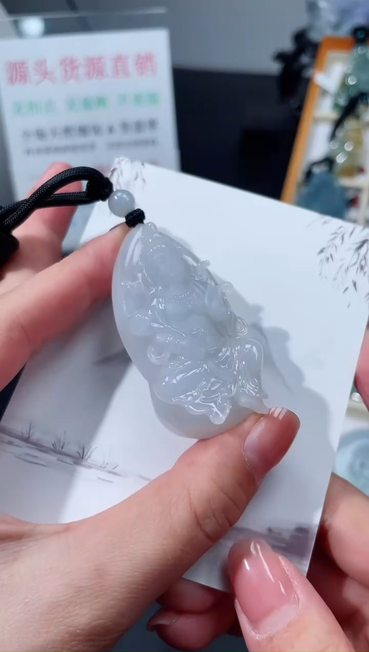 颈饰未镶嵌翡翠观音