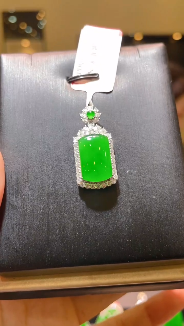 【闪购商品】翡翠吊坠(赠链)18K金镶嵌A21