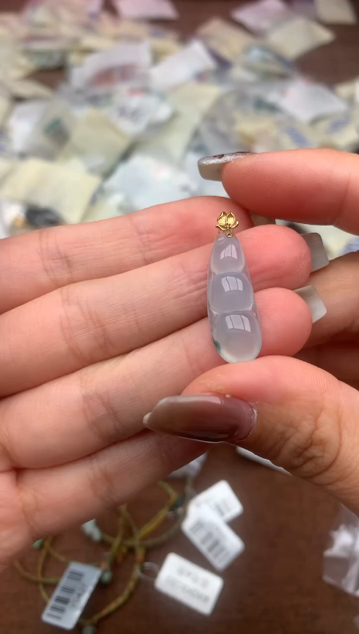 18K金镶嵌挂件翡翠—
