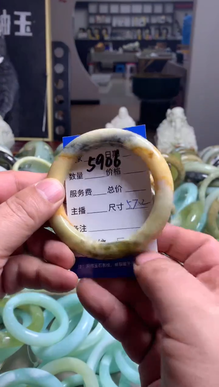 【闪购商品】蛇纹石玉手镯未镶嵌5906
