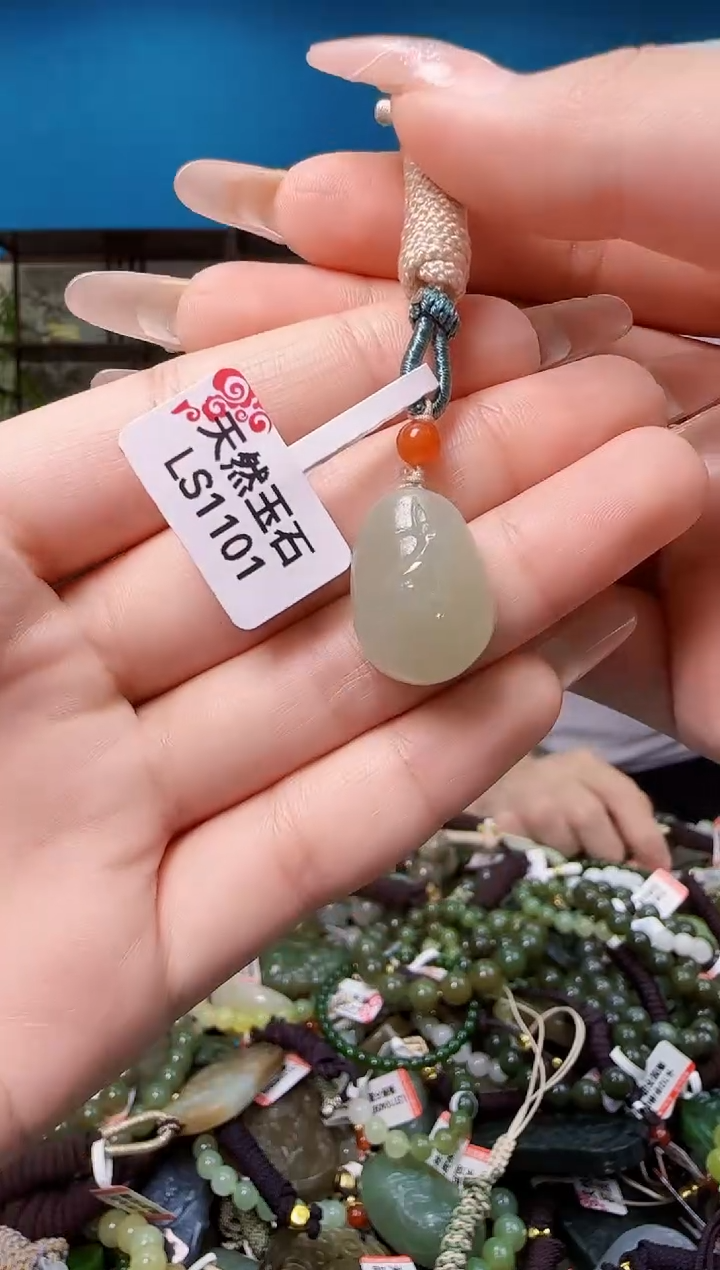 颈饰未镶嵌和田玉多样性发一