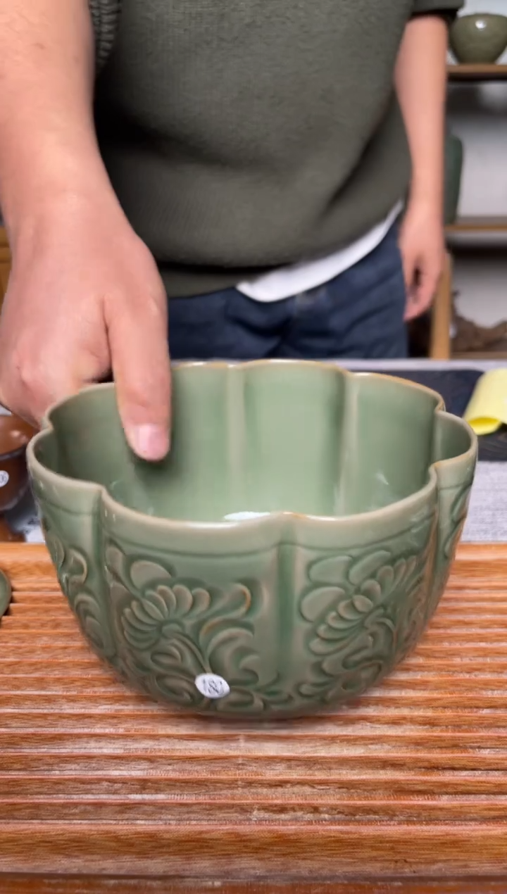 【闪购商品】其他180纯手工秘色菊纹花口建水