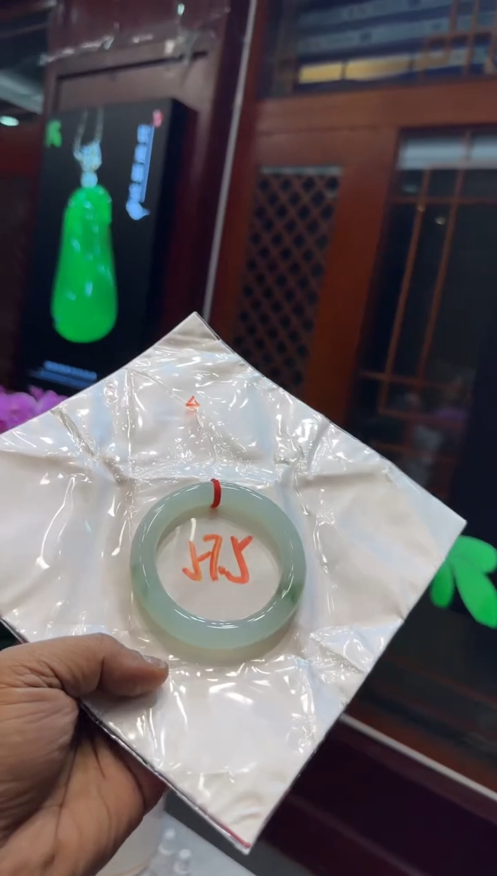 未镶嵌手镯翡翠手镯