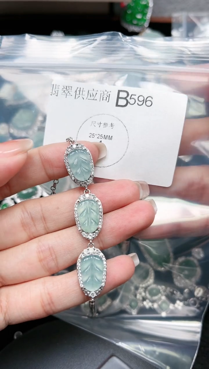 【闪购商品】翡翠颈饰未镶嵌596赠皮绳