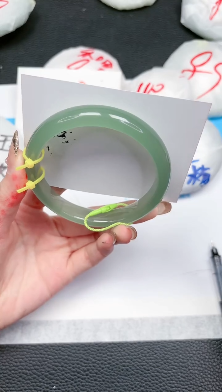 【闪购商品】石英质玉手镯未镶嵌245-63